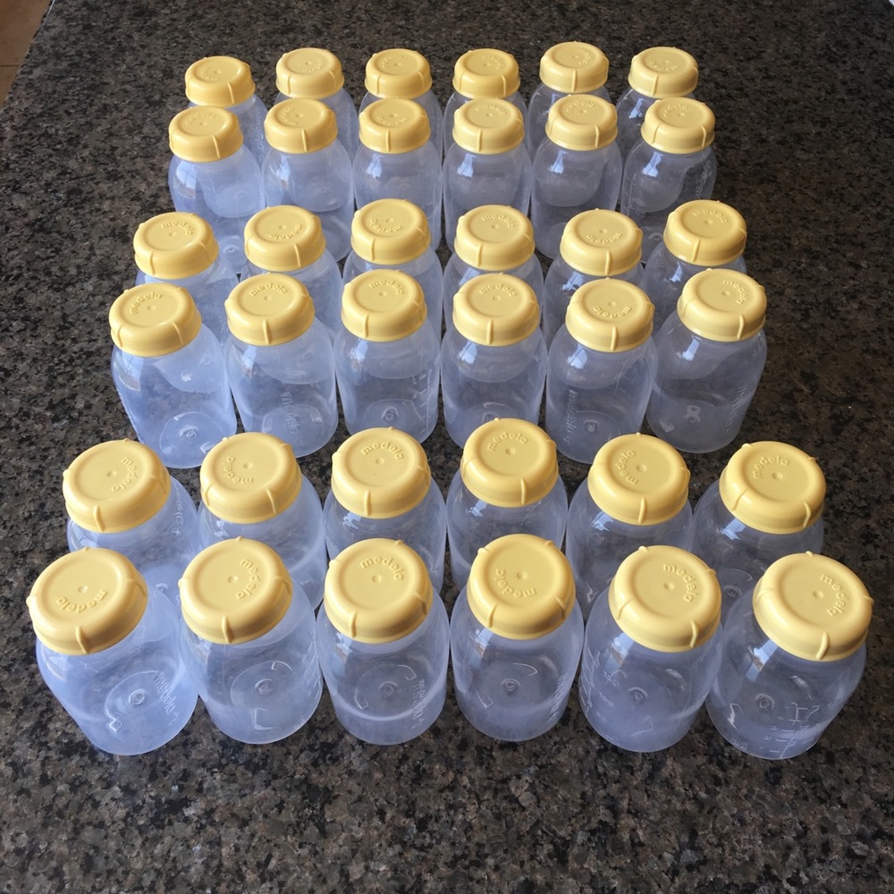 🔻SOLD🔻 NEW Medela Collection & Storage Bottles